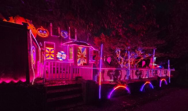 WEST SEATTLE HALLOWEEN: Light show is up!