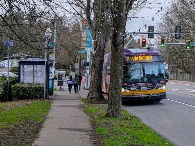Zahilay Proposes Advancing RapidRide R Funding to Spur Bus Upgrades