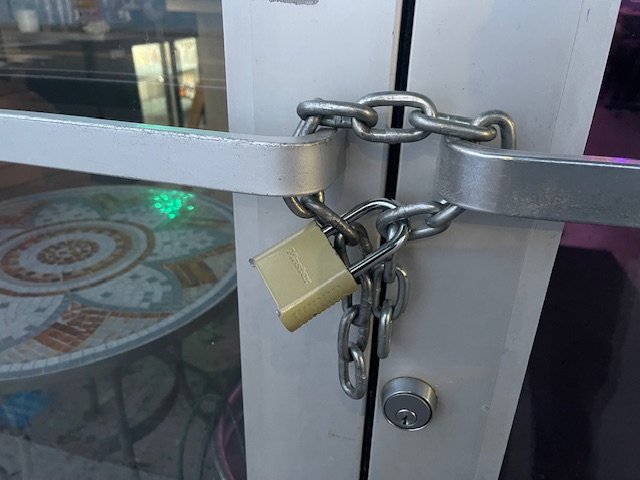 BIZNOTE: Seaside Grill closed