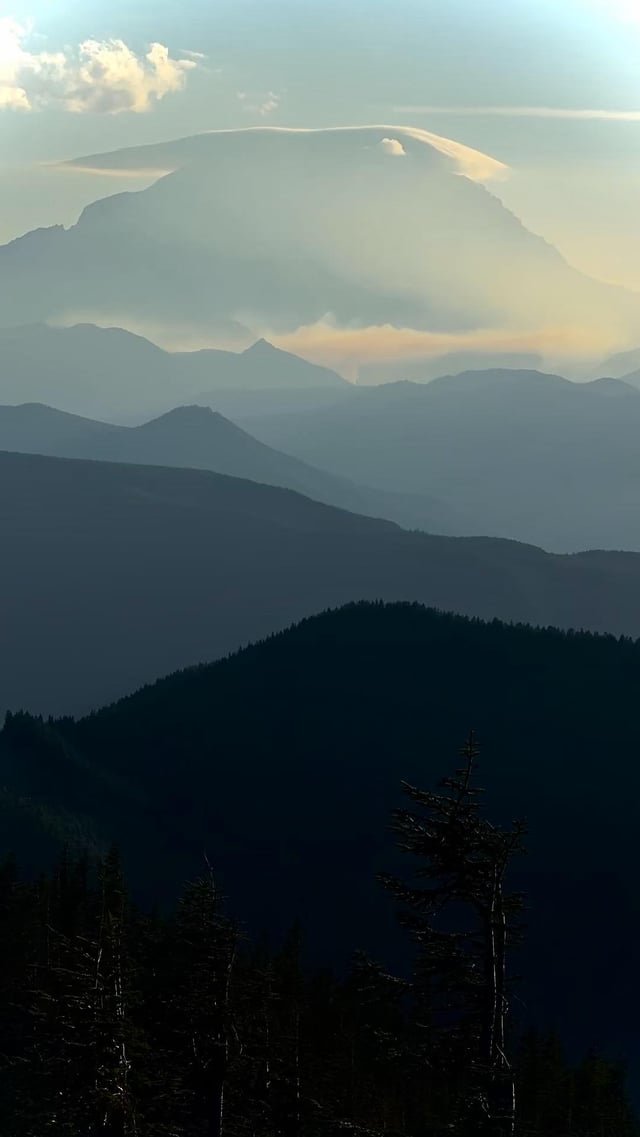 Phone timelapse of the Garda Falls Fire in Mount Rainier National Park last night