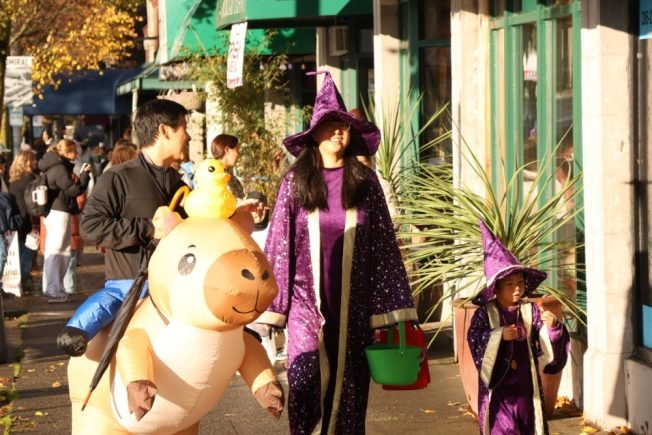 HAPPENING NOW: Admiral Trick or Treat 2026, with sunshine