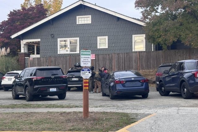 10/13 @8:30am ICE abduction in Phinney/Woodland Park, N 49th st & Dayton Ave N